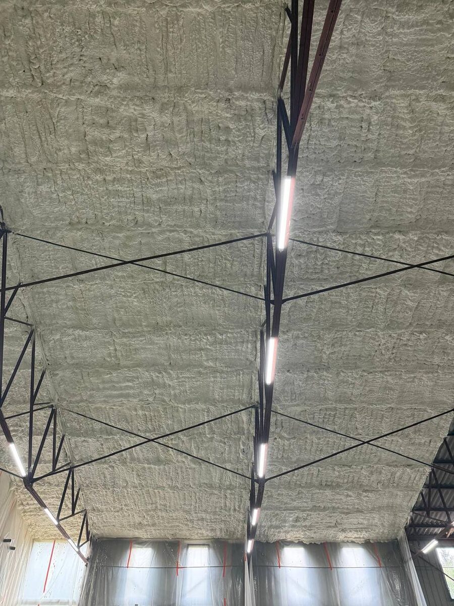 Isolation sol projetée - chantier Ovalpro