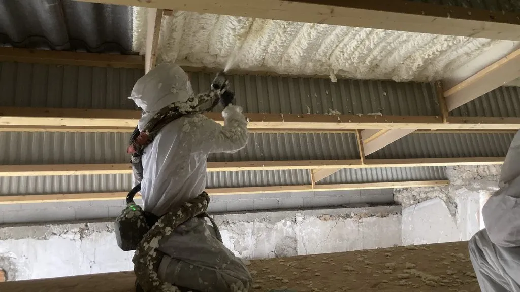 Isolation murs polyuréthane projeté - Ovalpro