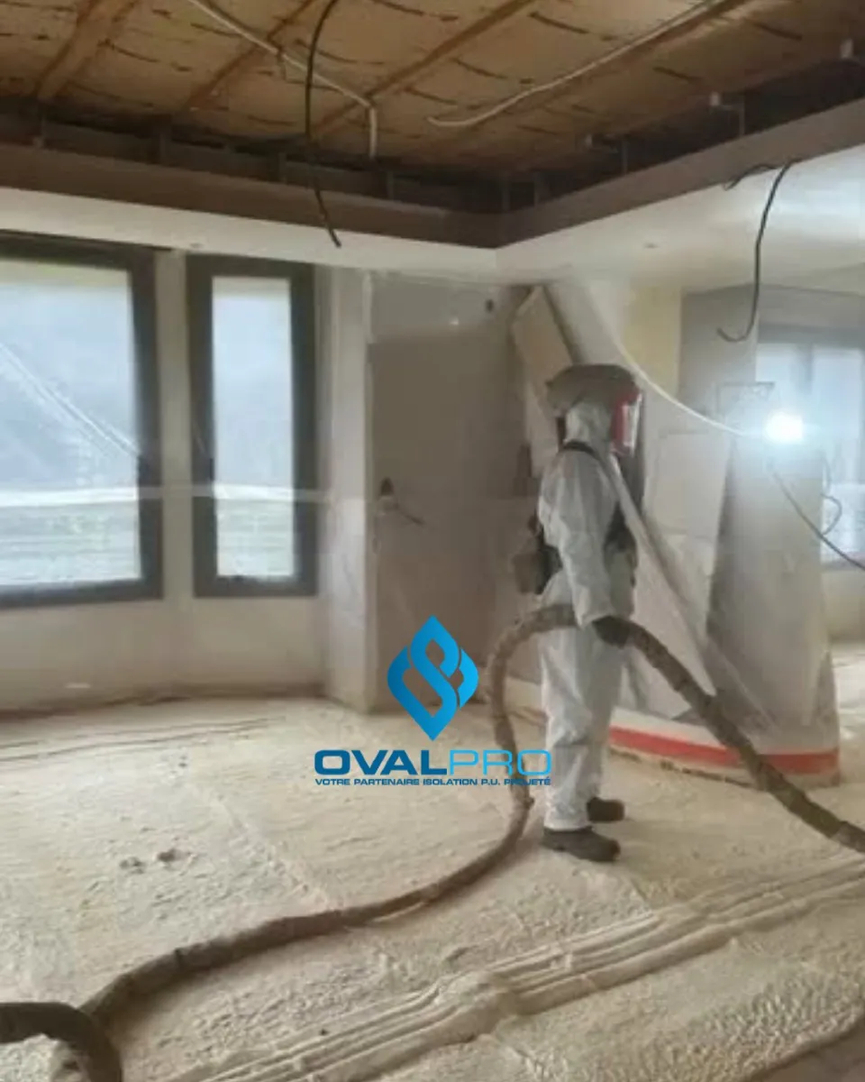 Isolation projetée polyuréthane - chantier Ovalpro